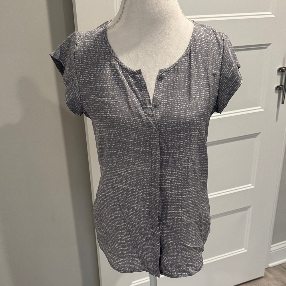 Joie Gray Button Down Short Sleeve Top